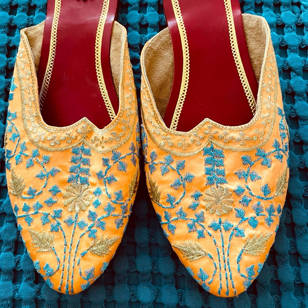 CYD by Cydney Mandel Embroidered mules Size 8 like new. With dust bag.